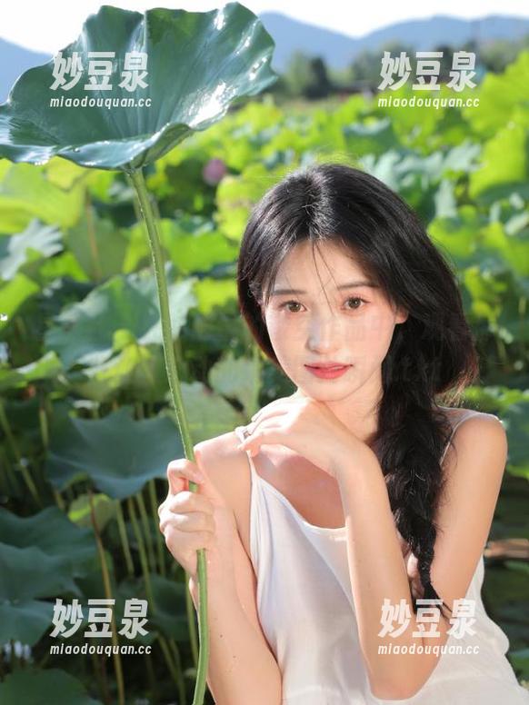 星颜社 - 在韩雨馨的镂空作品中，观看那些让人心动的精美图片瞬间.txt