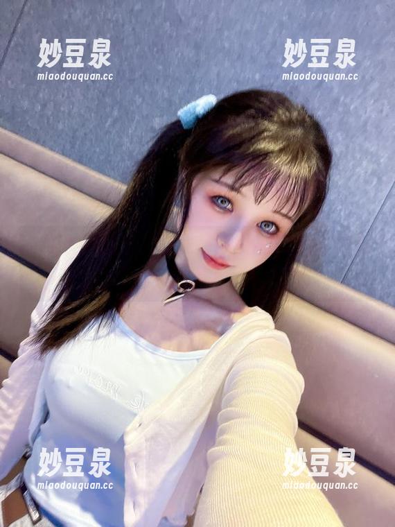 一场视觉盛宴，在线获取晕崽Zz的缠绵写真资源.txt