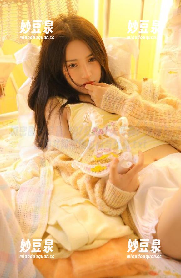 微密圈 - 李嘉欣97红色伊人写真：原图与图册共同展现时尚与优雅.txt