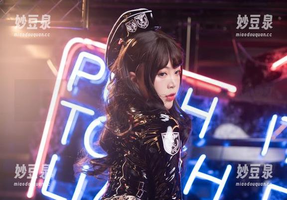 最新写真作品：杏子夫人夜色妖姬，尽显都市夜晚的妖娆魅力.txt