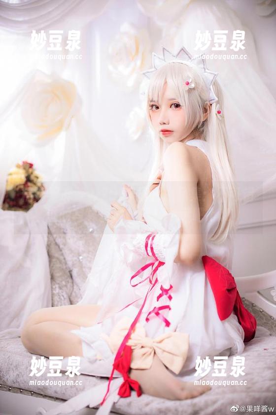 精选果咩酱w2022圣诞作品集：不可错过的写真资源，赶快收藏吧.txt