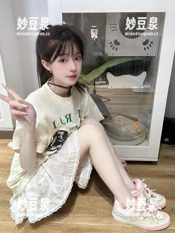 果团网 - 小九九内衣写真套图，带你走进她的时尚世界，快来欣赏！.txt