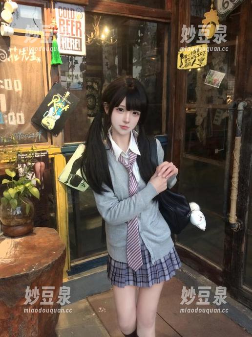果团网 - 尹意纯倾情奉献自拍写真集，全新更新让你陷入无尽遐想.txt