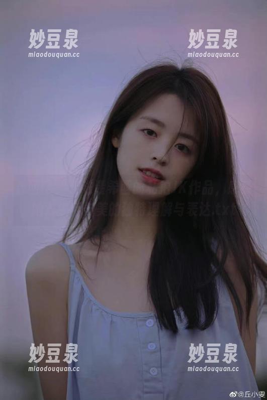 果团网 - 走进裴希西的私拍JK作品，感受她对生活与美的独特理解与表达.txt