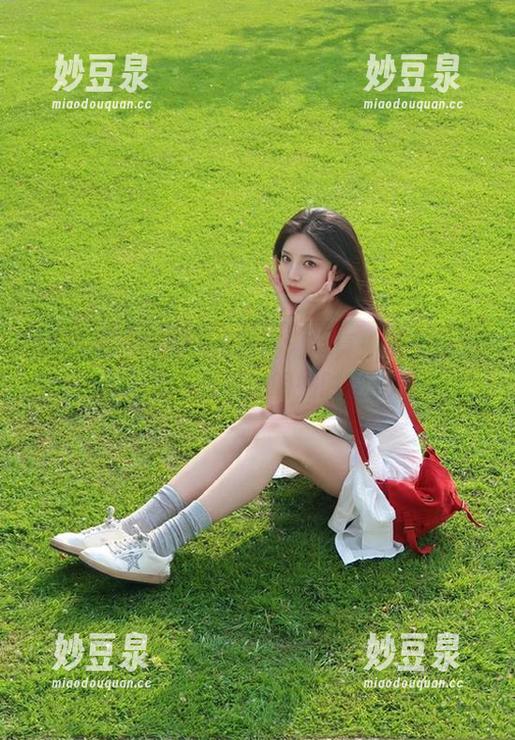 果团网 - 陈雅漫夏日高清写真：记录阳光、海浪与青春的明媚时光.txt