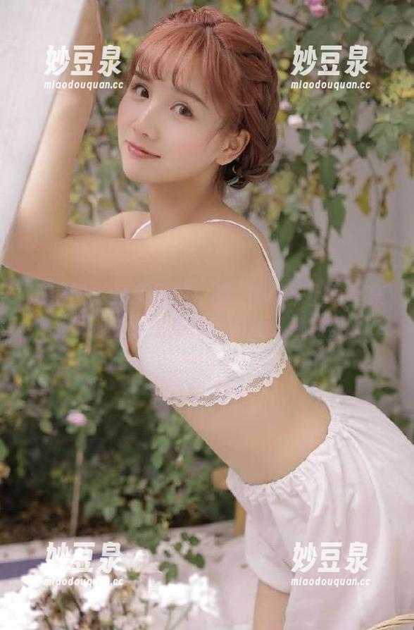 桃沢樱呀 微密圈 - 精美原图!桃沢樱呀护士写真集,感受她在职业角色中的迷人魅力。.txt