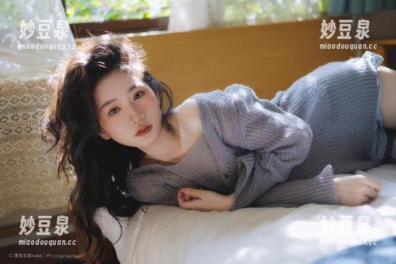 微密圈 - 桃脱了女王的写真图集：见证她的优雅与个性.txt