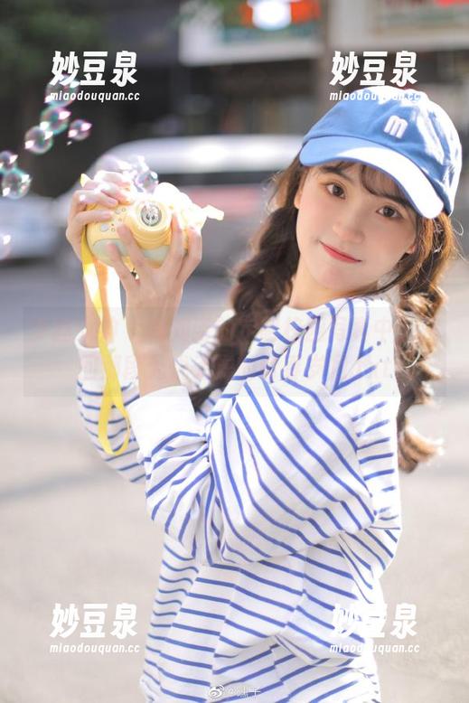 梦丝女神 - 在刘诺的定制校园写真中，找回那段无忧无虑的青春岁月.txt