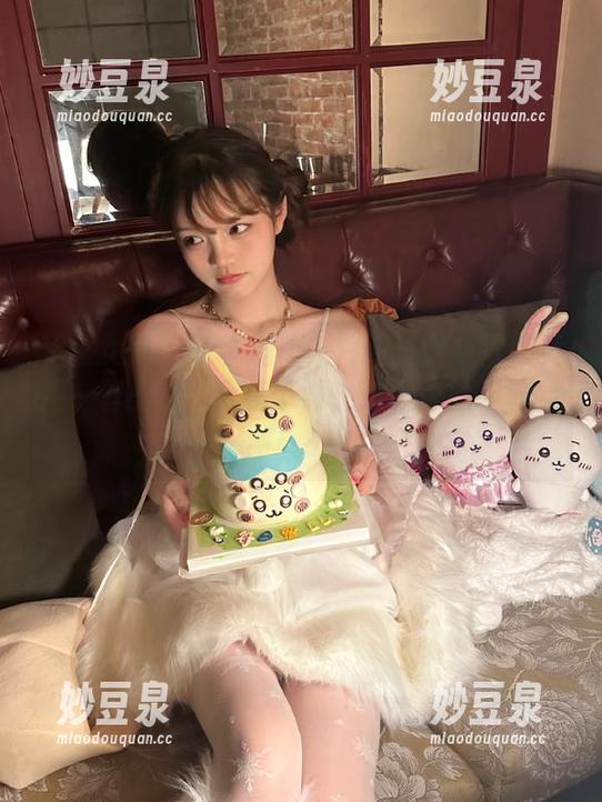 梦丝女神 - 晓晓运动大片：美图带你感受不一样的她，尽情下载，激发你的运动灵感！.txt