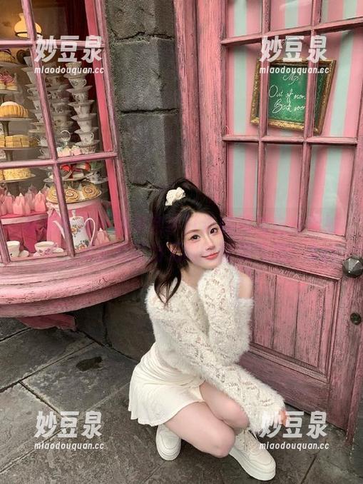 森萝财团-甜米 森萝财团 - 甜米亲手打造的纯纯白丝学妹写真,美图流露出无限的甜美气息!.txt