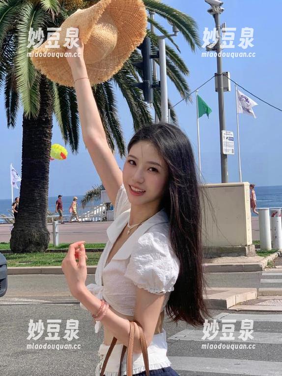 模范学院 - 深入李可可的美足写真，体验那些让人心动的美图背后的故事与情感.txt