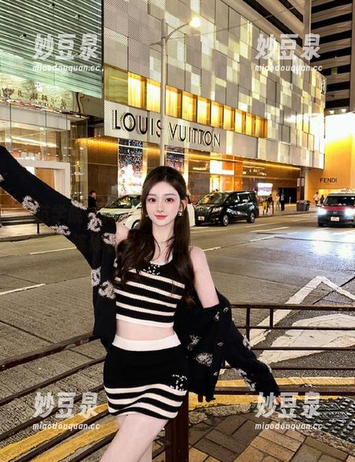 模范学院-白子嫣nicky 模范学院 - 高品质原图解析,白子嫣nicky连体衣写真中的高清艺术.txt