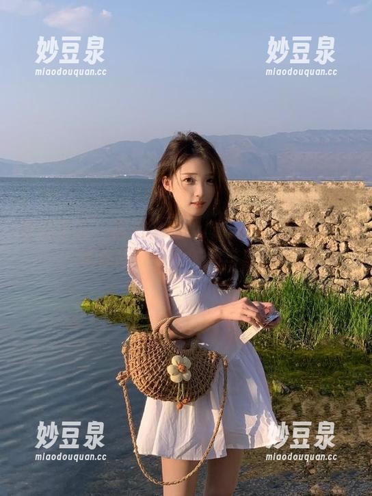 模范学院 - 糯美子Mini最新内衣写真资源，带你感受她的时尚与自信.txt