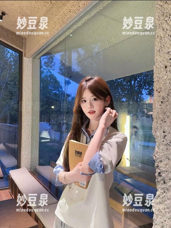 模范学院-苏西-susie 模范学院 - 苏西-susie与连体衣的完美结合:探索她的写真艺术新境界.txt
