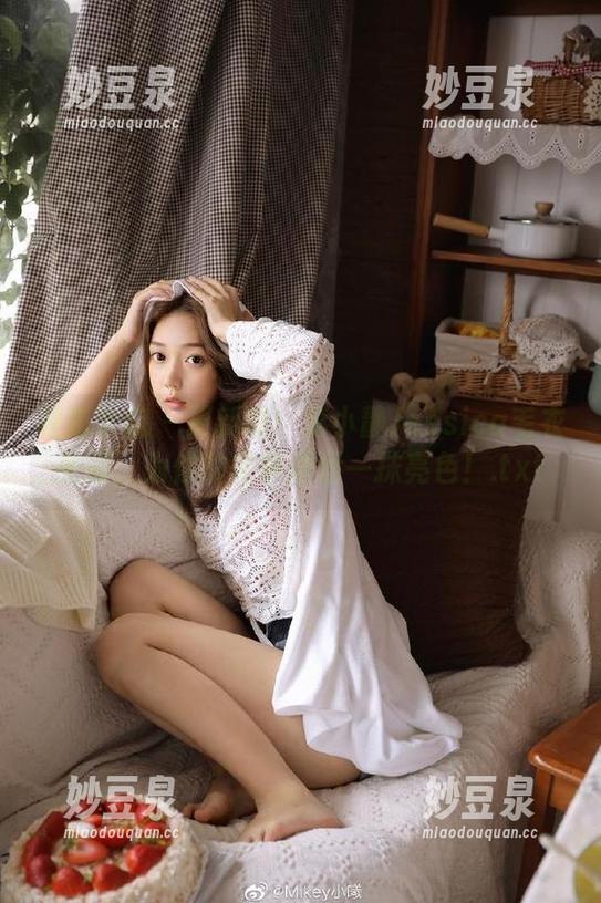 模范学院-蒋小静Jessica 模范学院 - 更新啦!蒋小静Jessica毛衣美图,为你的冬季增添一抹亮色!.txt