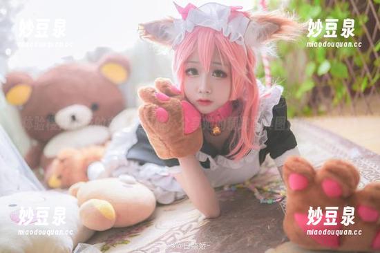 体验樱井小莜的白衬衫风格，分享她的精致写真图片作品！.txt
