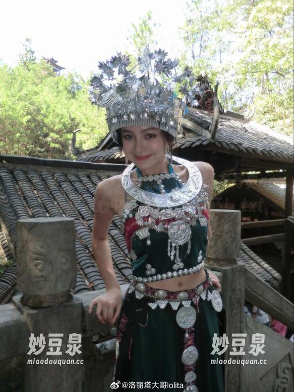 洛丽塔大哥的梦幻时刻，吊带睡衣写真cos，唤醒你心中最美的少女情怀！.txt