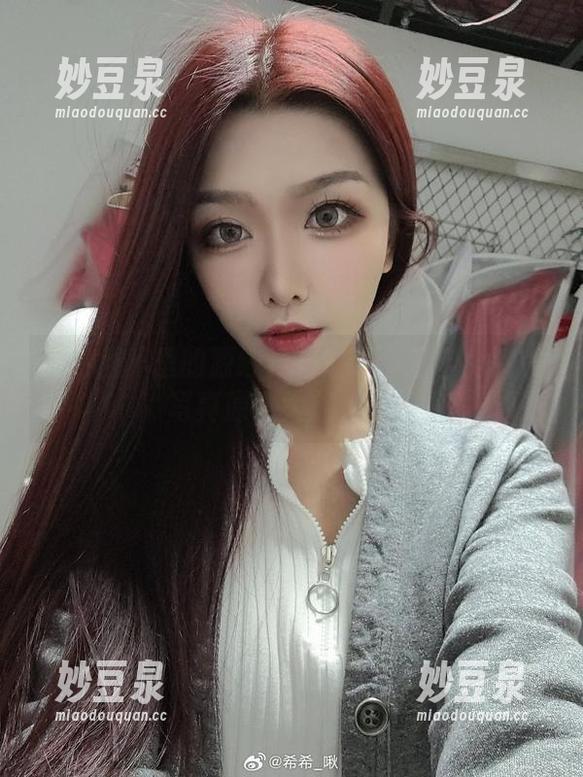 梦幻世界里的源纱希喵喵喵：爱宕兔女郎写真原图大放送.txt