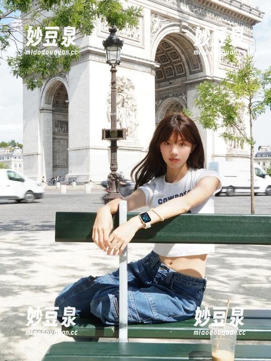 爱蜜社-乐薇Vivi 爱蜜社 - 从校园到私房,乐薇Vivi的校服写真充分演绎了青春的魅力!.txt