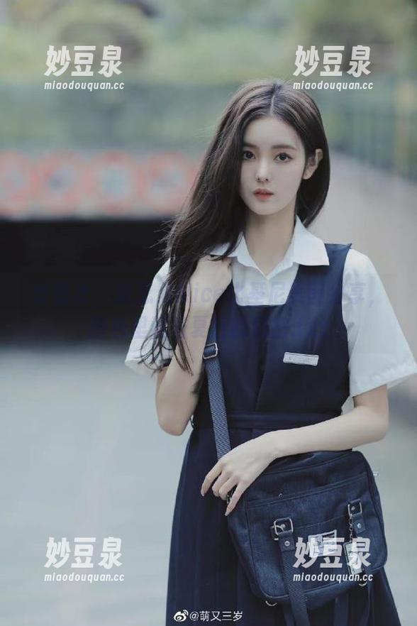 爱蜜社 - 张思允Nice比基尼美图分享，图包里藏着夏日的秘密.txt