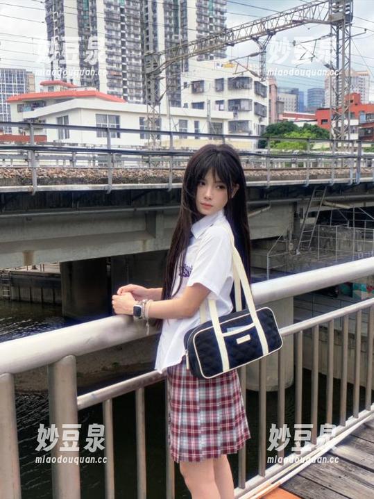 爱蜜社-张思允 爱蜜社 - 张思允高清写真:体操服下的幽默风暴,笑点密集,一触即发!.txt