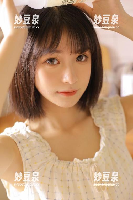 爱蜜社 - 校园中的杨紫嫣candy写真，珍贵原图资源不容错过.txt
