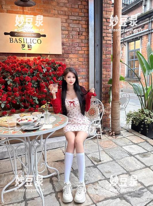爱蜜社 - 免费写真欣赏，梦心玥女王的照片让你无法自拔的魅力.txt