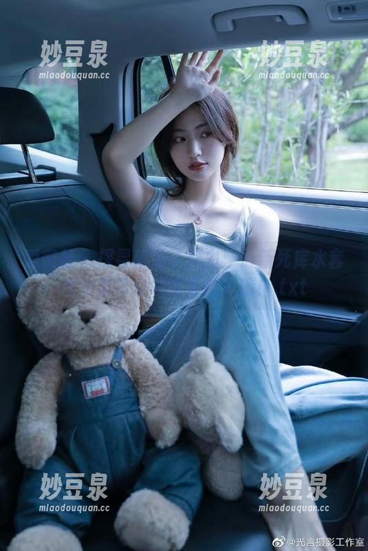 爱蜜社 - 探寻萌奈子魅力：最新死库水套图合集带你领略清新风情！.txt