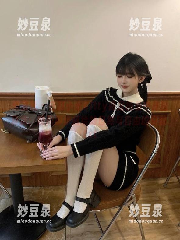 爱蜜社 - 在赵小米Kitty裸足图集中体验真我：她用脚步描绘的自然与自由的交响.txt