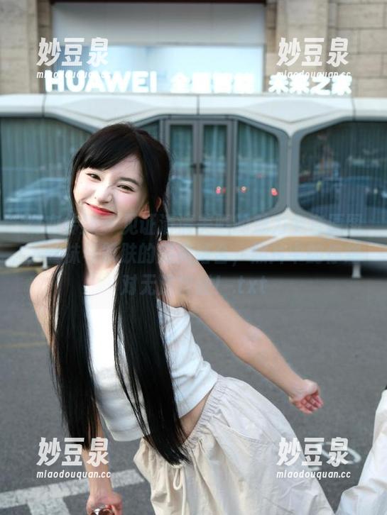 物恋传媒-清清 物恋传媒 - 见证清清美腿的魅力全套原图,丝袜与肌肤的完美结合,照片中的你绝对无法自拔!.txt