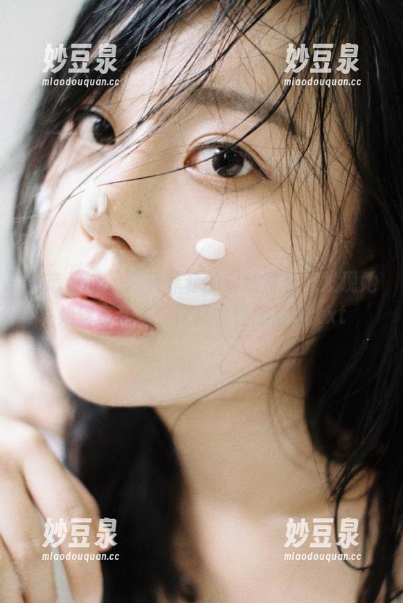 物恋传媒 - 观看菲菲的白丝写真，发现她如何在艺术中诠释女性的韵味.txt