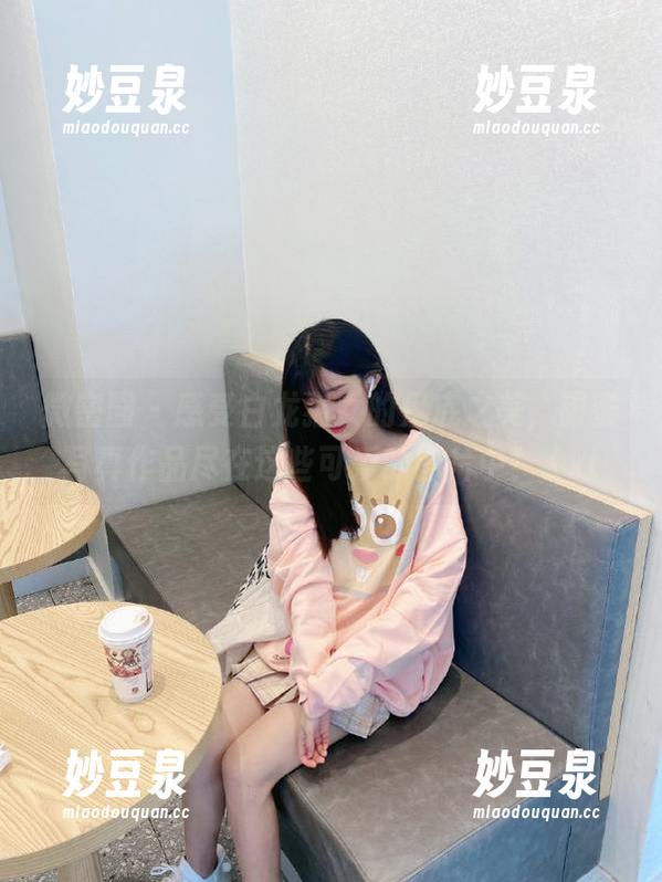 白龙猫女 微密圈 - 感受白龙猫女的足底之美,甜蜜写真作品尽在这些可爱的图片中!.txt
