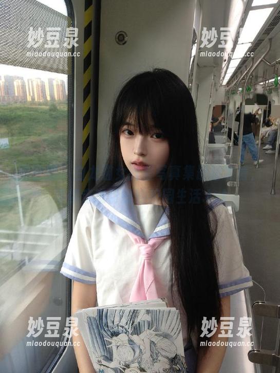 微密圈 - 白龙猫女教室写真集最新发售，带你走进粉嫩的校园生活.txt