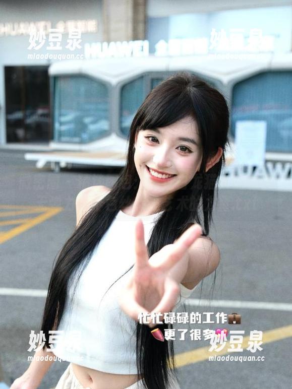 白龙猫女 微密圈 - 精选图包:透过白龙猫女的复古无弹力咖啡色丝感受艺术的力量.txt
