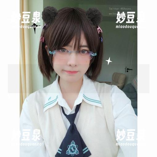 谁说瑜伽服只能健身？眼酱大魔王w的免费图集让你大笑不止！.txt