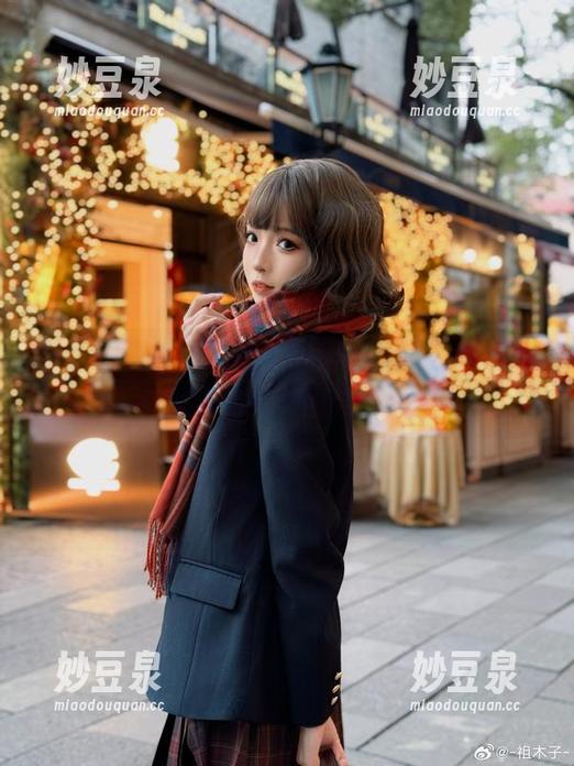 深入观看祖木子的旗袍作品，探索传统与现代的完美融合.txt