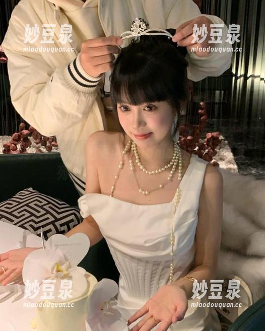 秀人网-Demon瑶瑶 秀人网 - 美图更新!Demon瑶瑶裸足系列,没有完美只有真实.txt