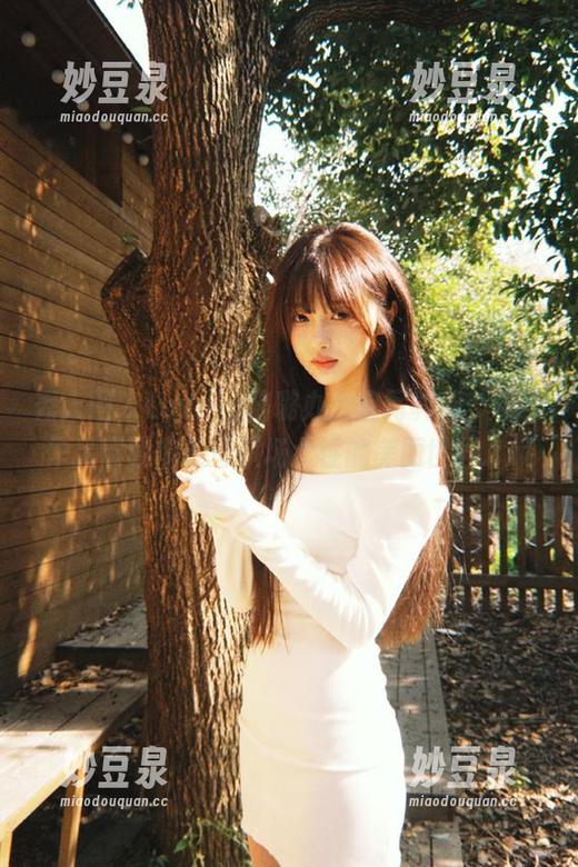 秀人网-Lovely璐璐 秀人网 - Lovely璐璐办公室写真集:精选作品带领你走进职场女性的美丽世界.txt