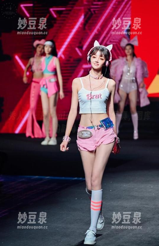 秀人网-mini米妮 秀人网 - 探索mini米妮的天使写真,图库中的时尚与优雅.txt