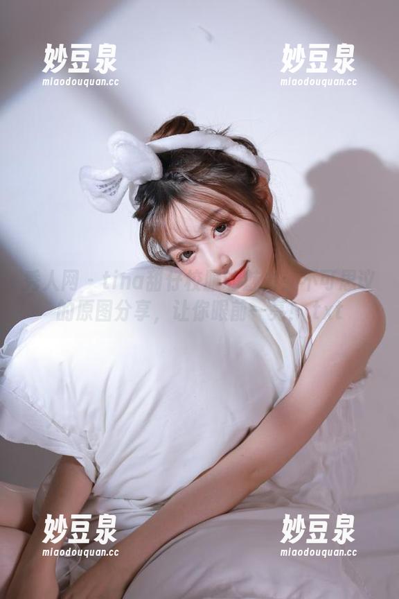 秀人网 - tina甜仔校服的魅力：不可思议的原图分享，让你眼前一亮！.txt