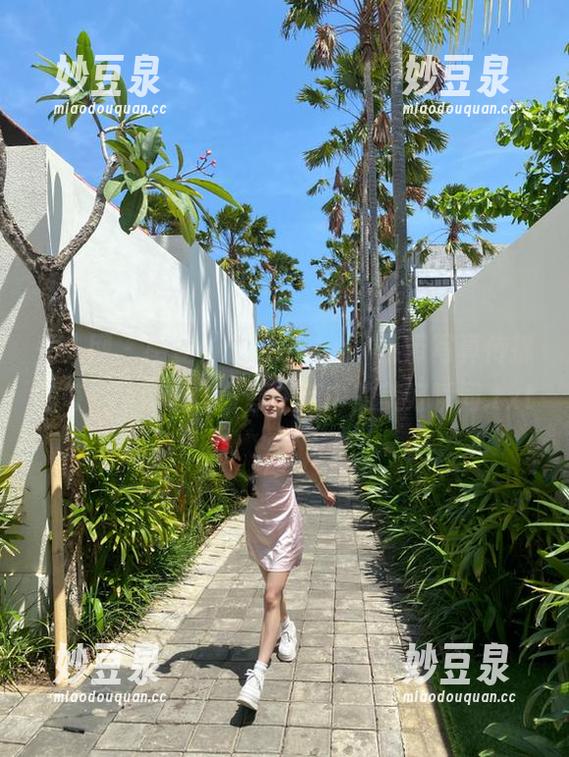 秀人网 - 感受“七米baby”吊带写真传播的每一份情感，分享生活中的美好瞬间.txt