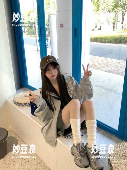 秀人网 - 独特视角下的九千柒柒兔女郎，高清靓丽图片带你领略摄影的艺术.txt