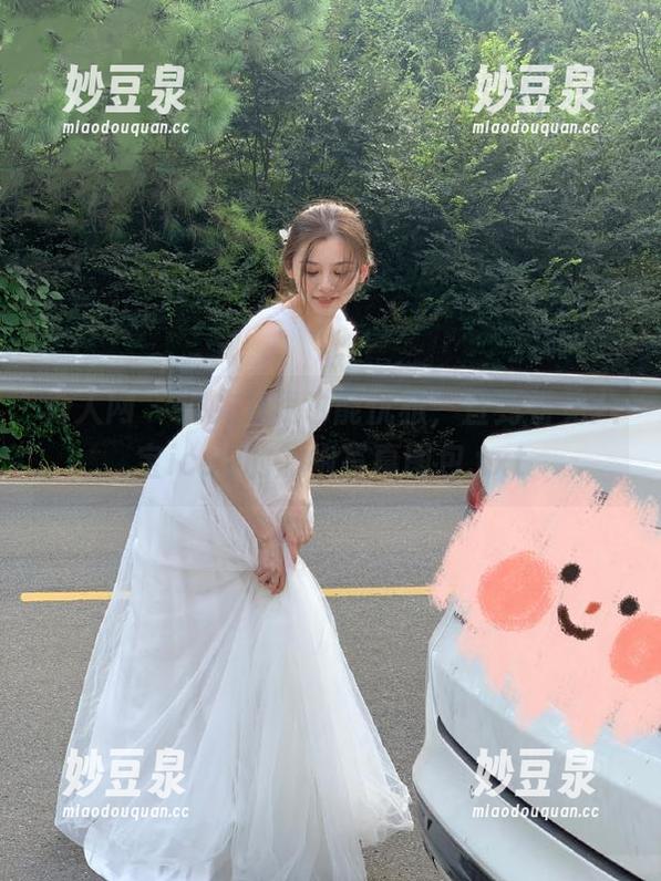 秀人网 - 我以为我也能优雅，直到看见八宝icey的旗袍写真图包.txt