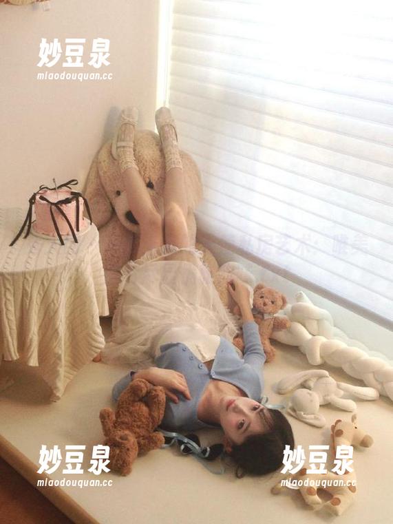 秀人网-千夜未来 秀人网 - 千夜未来的天使私房艺术:唯美图片尽显优雅韵味.txt