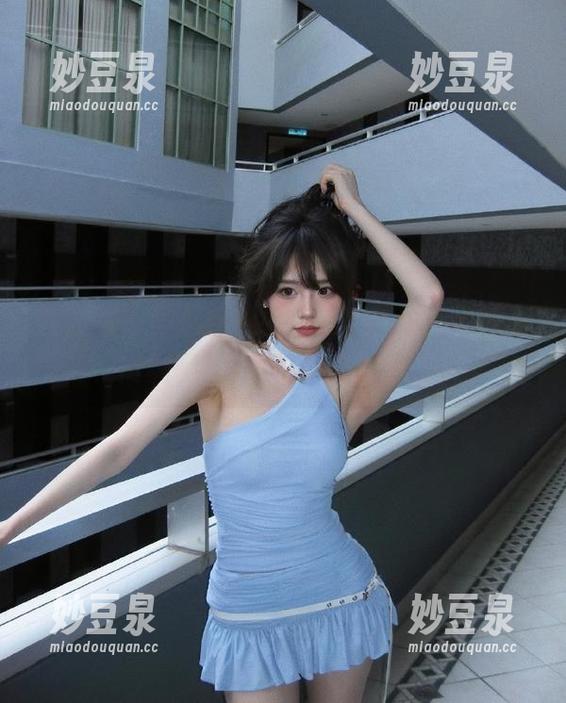 秀人网 - 周思乔Betty唯美睡衣高清写真，捕捉梦幻般的柔美时刻.txt