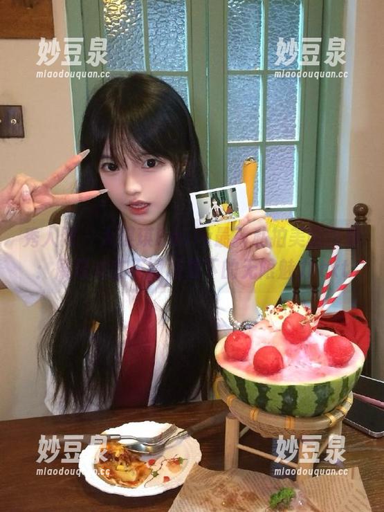秀人网 - 大琪琪Emily最新私拍美腿图集：展现她在不同场景下的无限魅力.txt