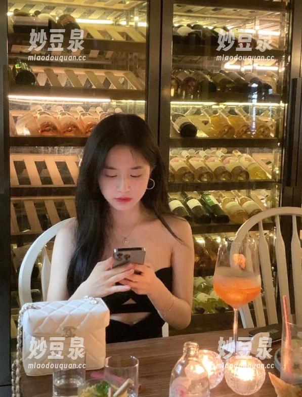 秀人网 - 奈汐酱nice泳装写真全在线，每一张图片都是视觉盛宴！.txt