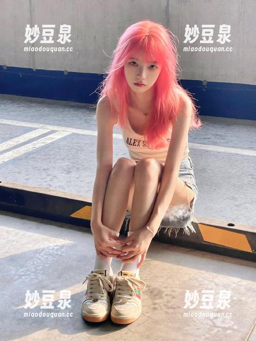 秀人网 - 圣诞特别策划：娜娜子yy全套写真带你体验节日的魔力.txt