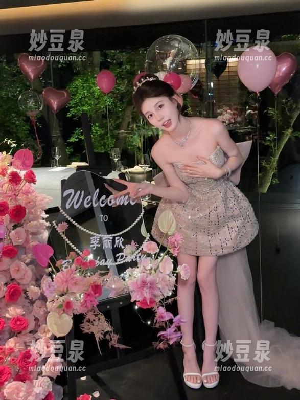 秀人网 - 多样风格的安妮Tess姐姐高清写真作品集，发现别样之美.txt