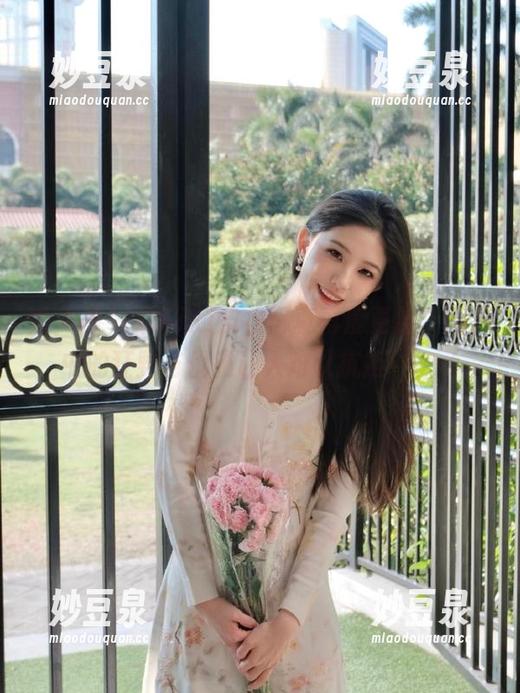 秀人网-宋KiKi 秀人网 - 宋KiKi皮衣写真再度更新,图片中的狂野与优雅让人难以抗拒!.txt